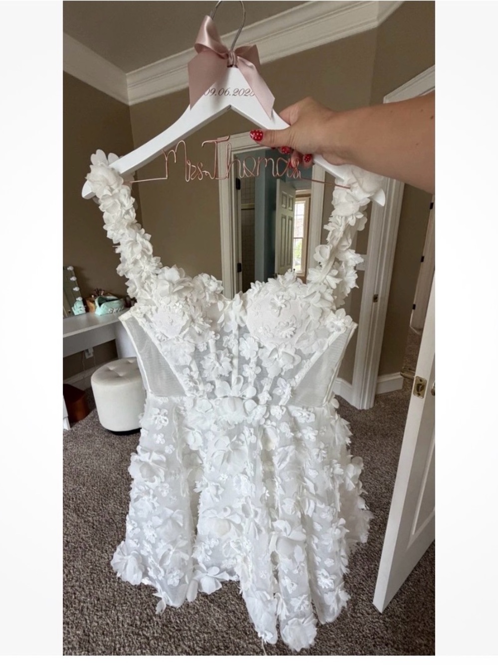 White Floral Appliqué Mini Dress - Elegant Bridal Style - Picture 1 of 4